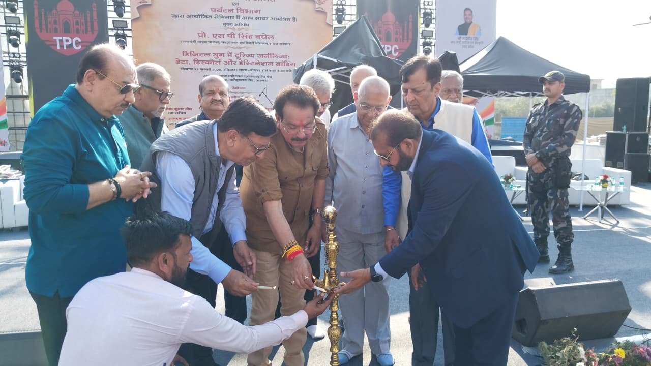 Union Minister SP Singh Baghel addressing Tourism Journalism seminar at Taj Mahotsav Tata Ground open-air stage in Agra