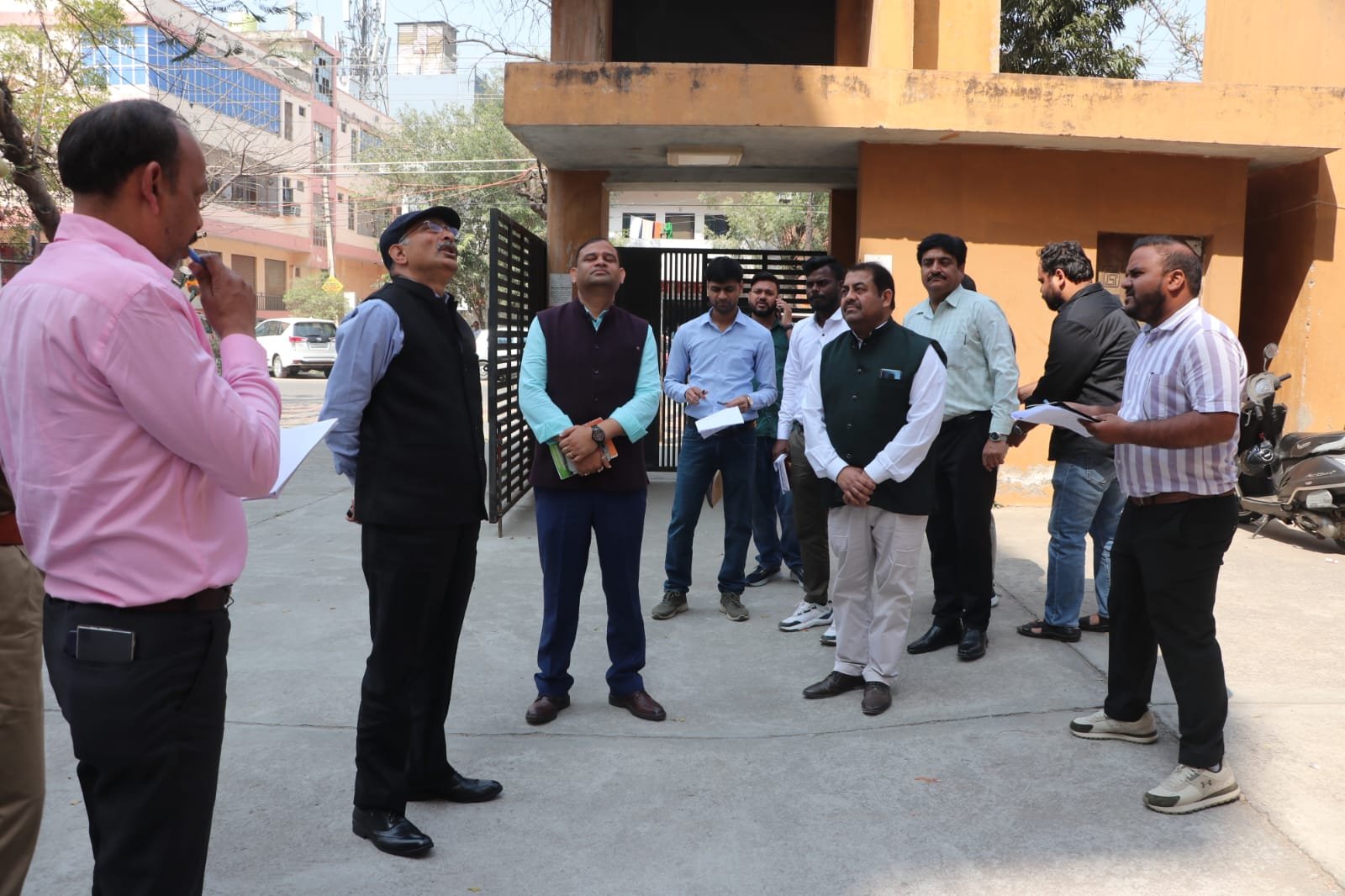 Divisional Commissioner Nagendra Pratap inspecting Green Enclave under Sikandra Housing Scheme in Agra, highlighting building maintenance and community facilities