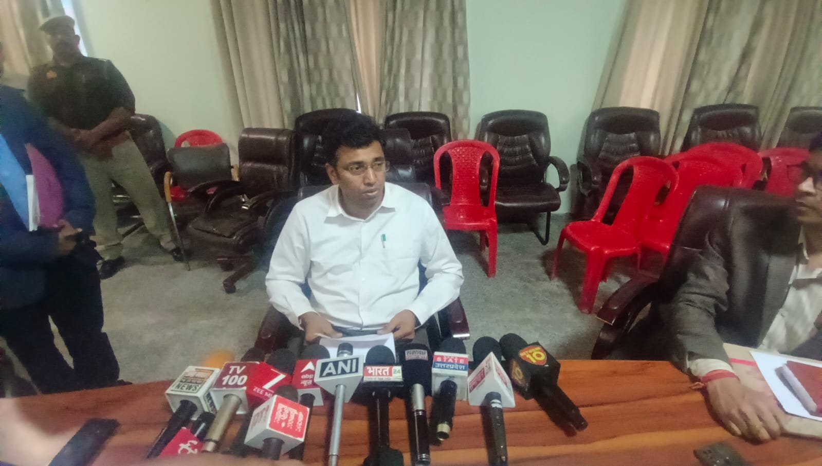 Youth receiving guidance under CM Entrepreneur Development Scheme in Agra