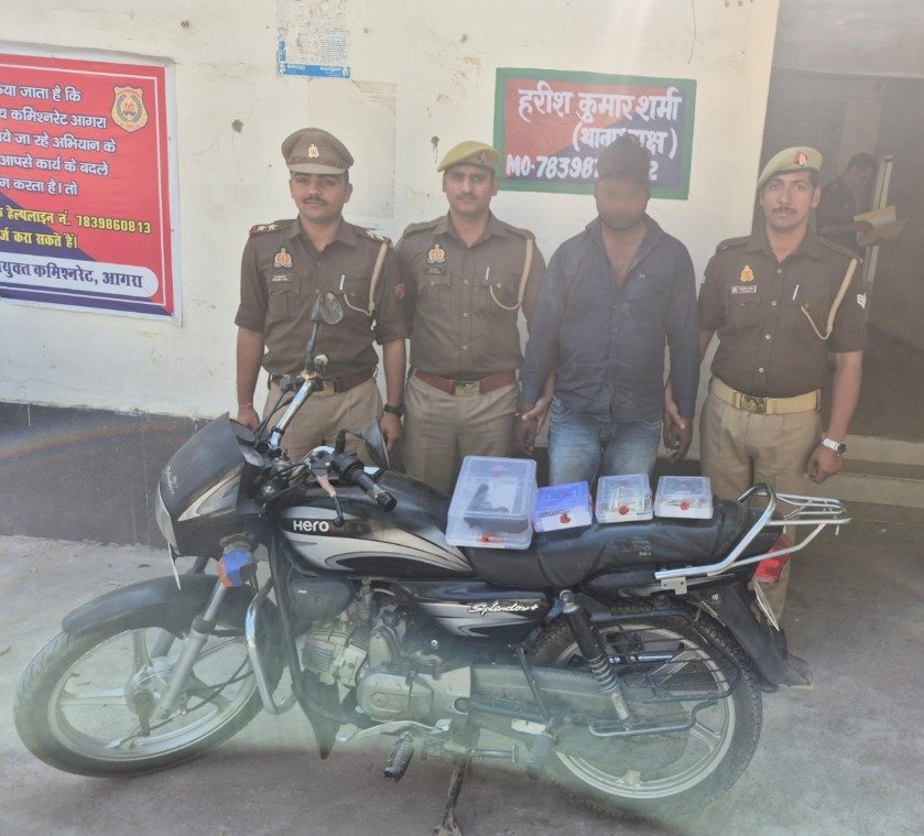 Bamoroli Katara Police arrest accused Deendayal with stolen jewelry, cash, motorcycle and illegal 12 bore weapon in Fatehabad