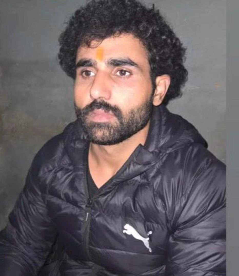 Injured 50,000 reward criminal Pawan alias Kallu after encounter with UP STF Noida Unit and Agra Police in Ekta Police Station area on 27 February 2026