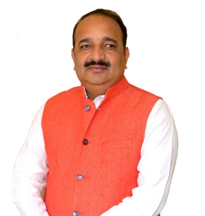 Dinesh Pratap Singh addressing producers and traders at Agra agriculture conference