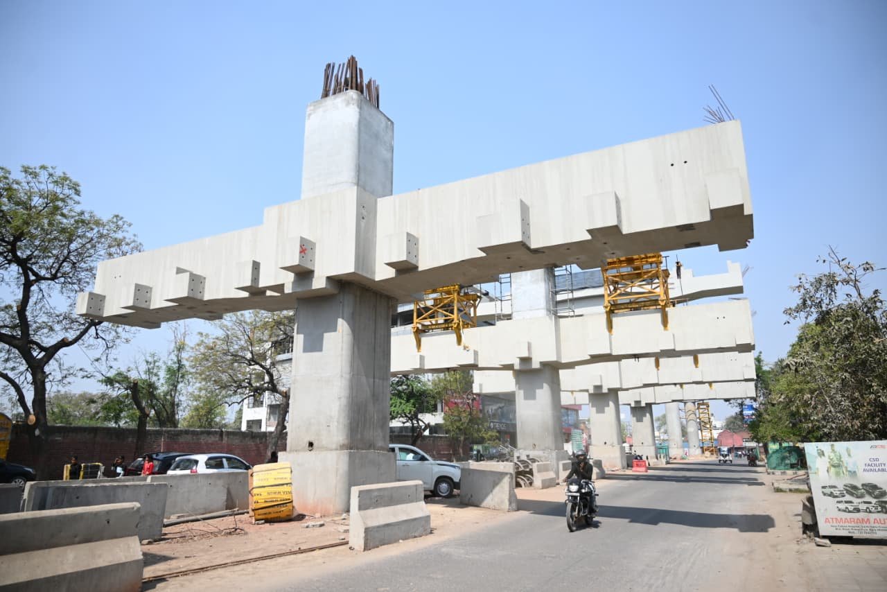 Construction progress of Agra Metro Corridor 2 with pillars and stations taking shape between Agra Cantt and Kalindi Vihar