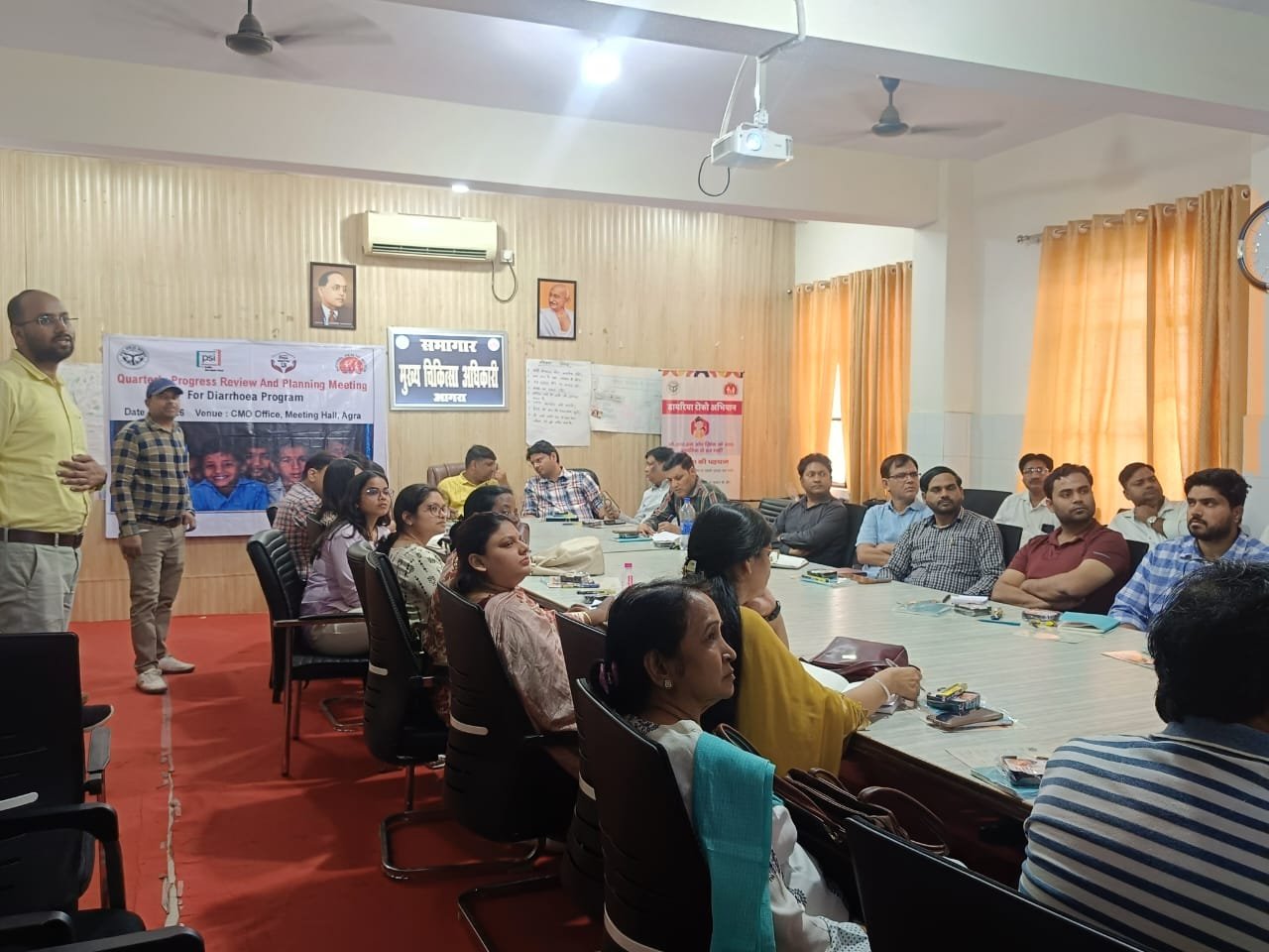 Officials and health workers attending the quarterly review meeting of ‘Diarrhea Se Dar Nahin’ program in Agra to reduce child mortality and promote diarrhea management.