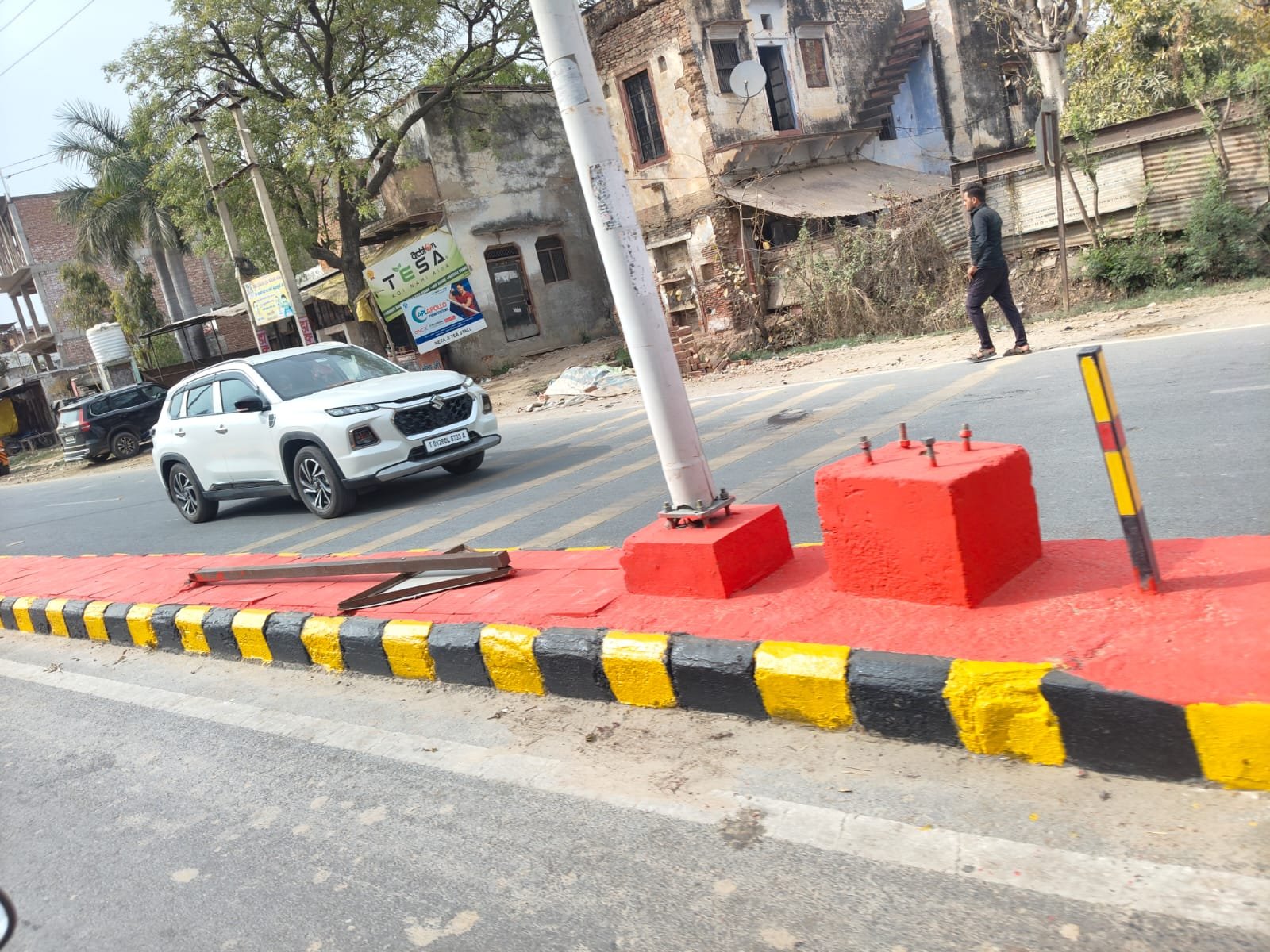 President Droupadi Murmu visiting temples in Vrindavan and performing a 21 km golf cart parikrama at Govardhan, March 2026.