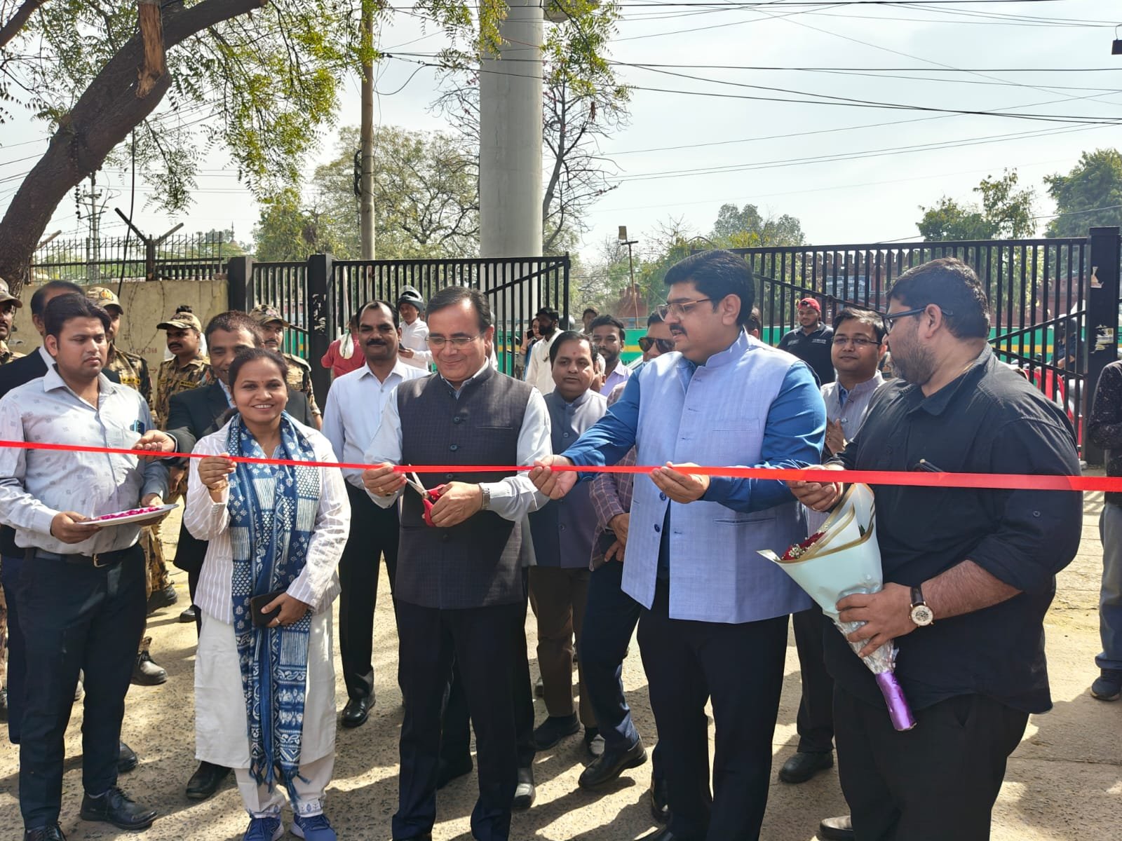 National Lok Adalat in Agra 2026 resolving 782,608 cases, judges, advocates, public participants, and court proceedings for motor accident, family, bank, and finance cases with help desks and inquiry centers.