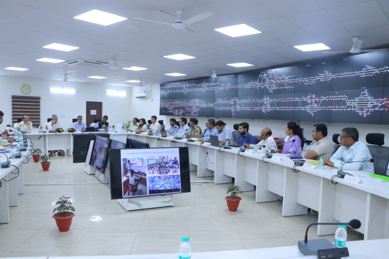 Railway Board Director General Safety reviewing safety arrangements in Agra railway division meeting with senior officials