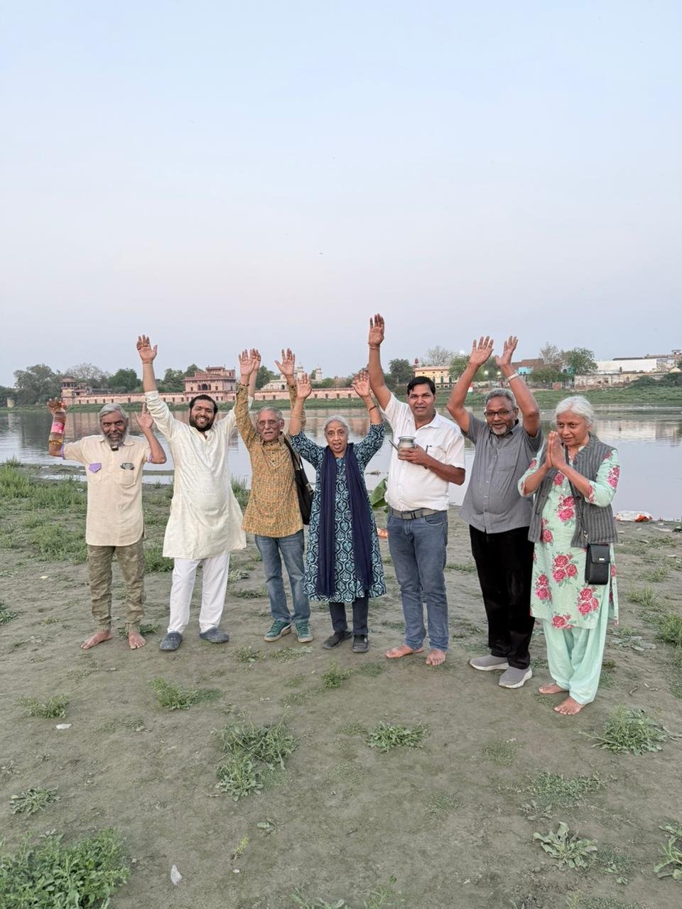 Devotees performing Yamuna Aarti at Yamuna river ghat in Agra during Yamuna Avatran Day with rituals, deepdan and prayers under River Connect Campaign