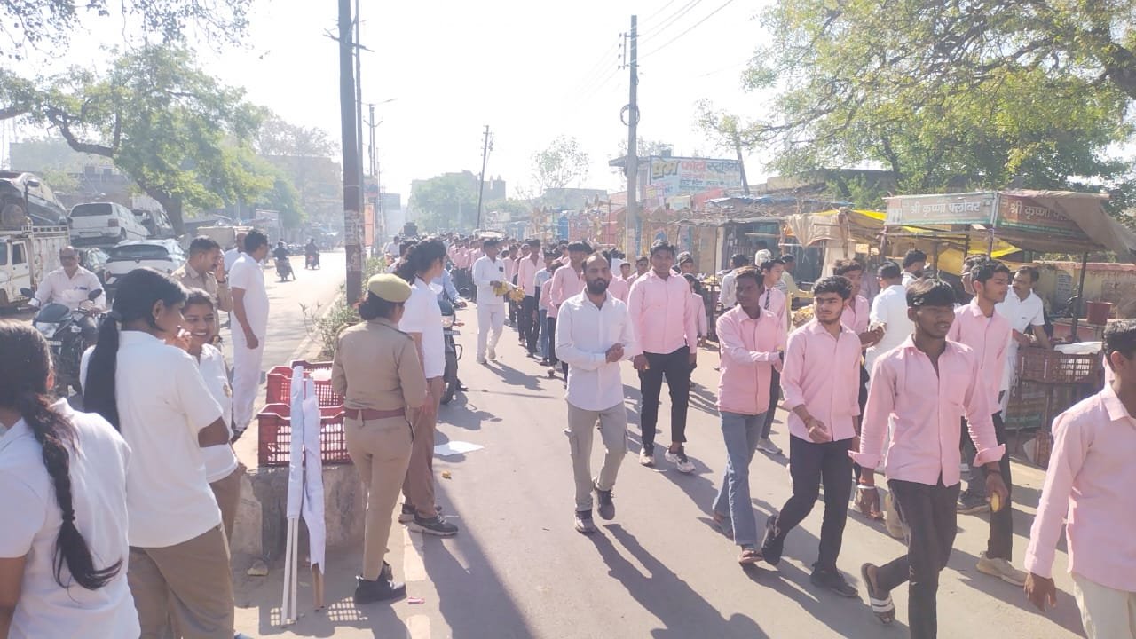 Students and police participating in Mission Shakti awareness rally in Fatehabad Agra promoting women safety and empowerment