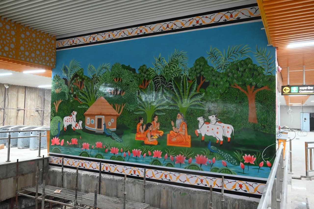 Beautiful heritage-themed wall painting at Agra Metro Medical College station highlighting local culture and Mughal architecture
