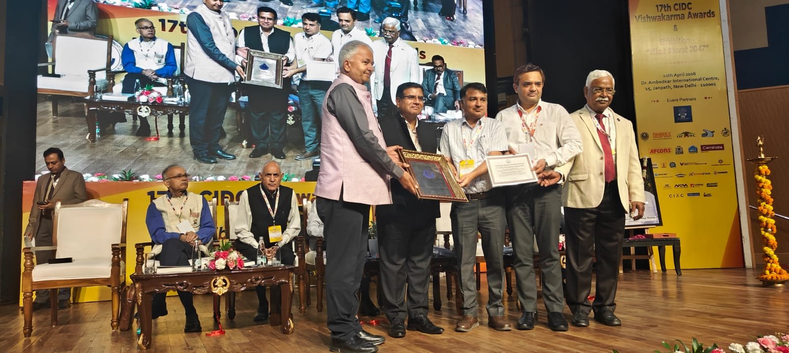 Officials receiving CIDC Vishwakarma Award for Kanpur Metro project at Ambedkar International Centre New Delhi