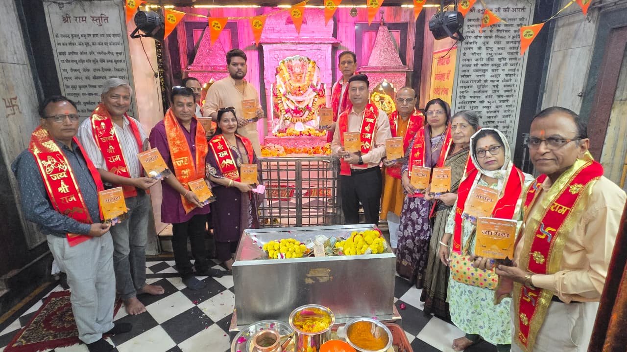 Literary event at Langde Ki Chowki Hanuman Temple in Agra where a book on Agra’s culture and traditions is being dedicated
