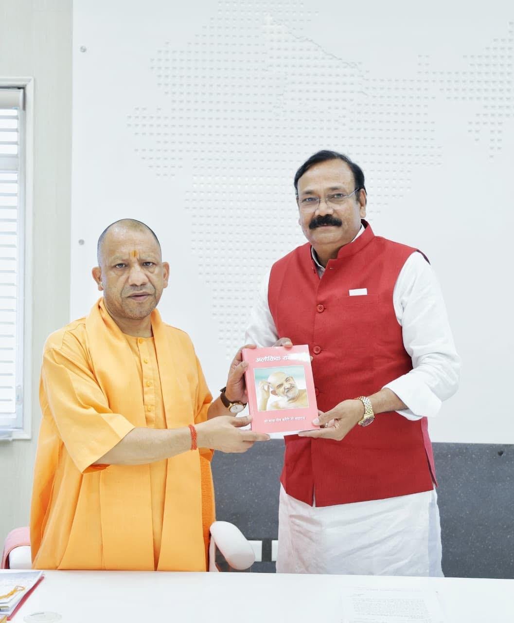 Fatehpur Sikri MP Rajkumar Chahar presenting a book to Uttar Pradesh Chief Minister Yogi Adityanath during a meeting in Lucknow