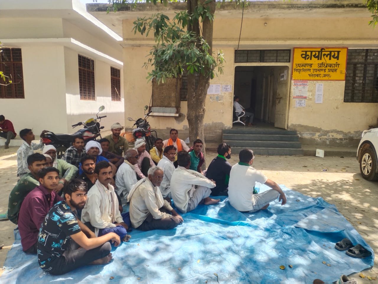 Farmers of village Pura Jatav in Fatehabad Agra staging protest outside SDM office under Bhartiya Kisan Union Chaudhary Charan Singh over electricity bill disputes and power disconnection issues