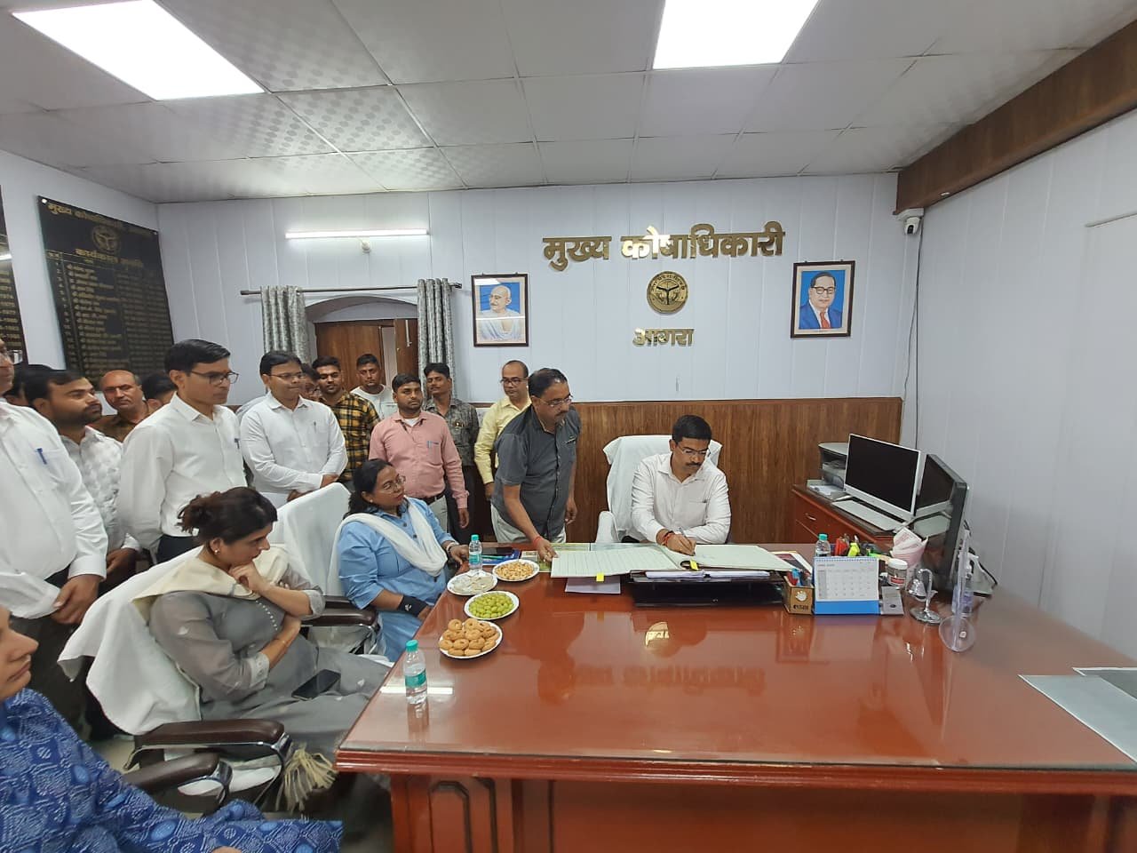 Newly appointed Agra District Magistrate Manish Bansal takes charge at Collectorate inspects offices and holds review meeting with officials
