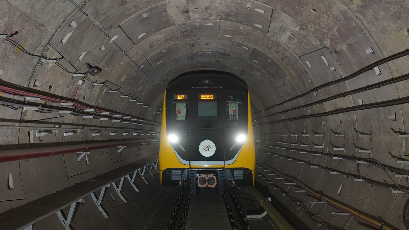 Agra Metro prepares for high-speed trial run between Mankameshwar and ISBT stations with continuous system testing