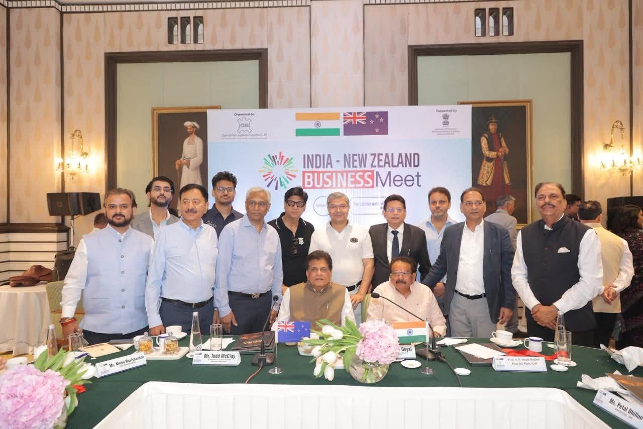 Piyush Goyal meeting with New Zealand delegation, Prof. S.P. Singh and Agra traders discussing international trade and export opportunities in Agra