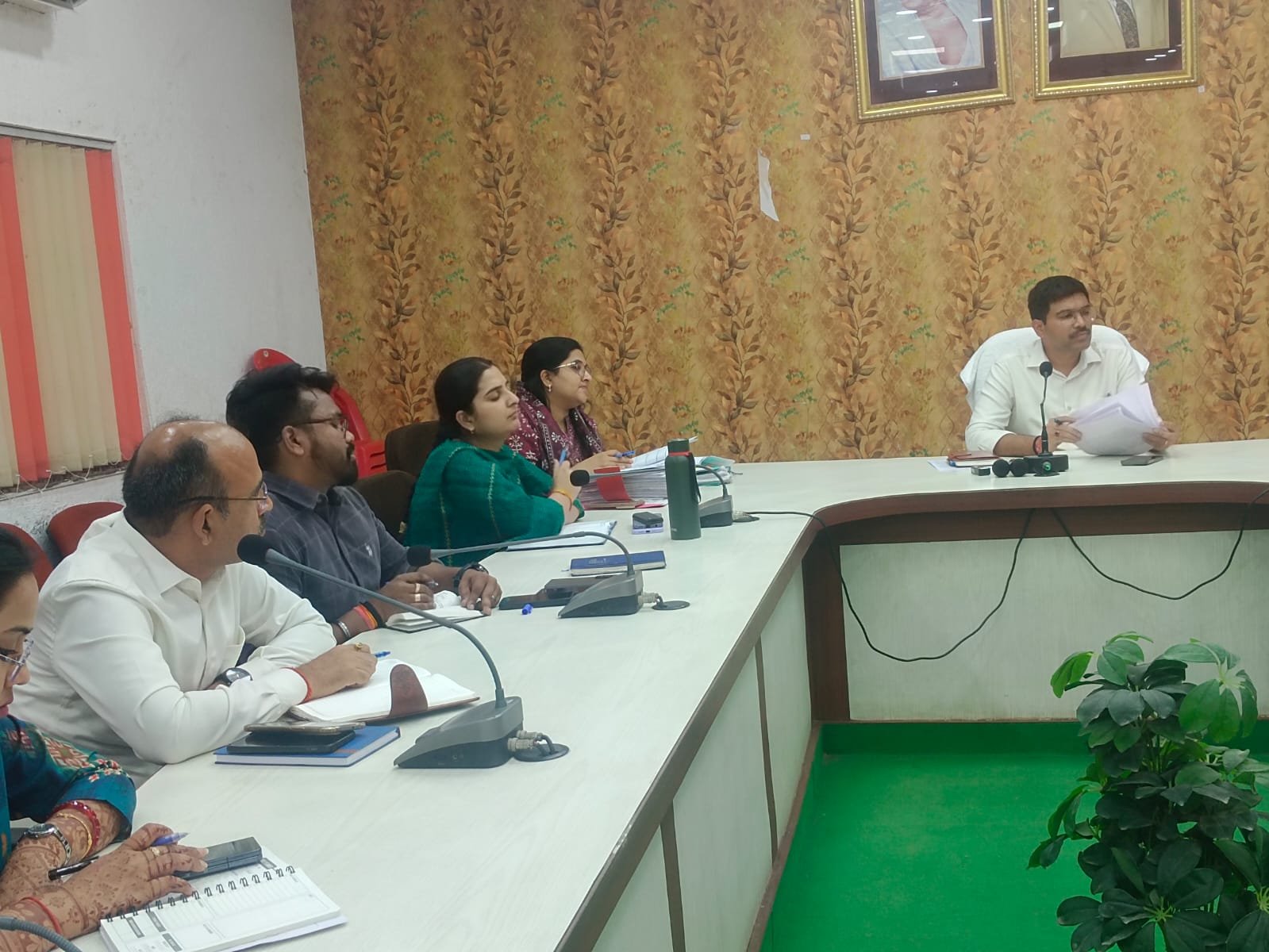 District administration meeting in Agra reviewing Supreme Court directions on illegal sand mining and interstate coordination