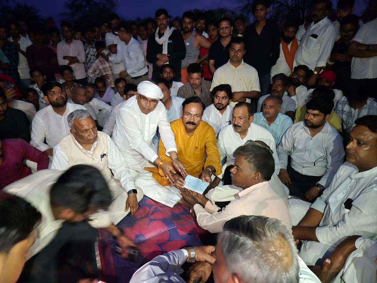 Member of Parliament Rajkumar Chahar meeting victim family in Randhirpura village and handing over a ₹5 lakh compensation cheque with assurance of strict action