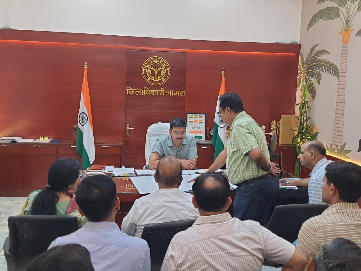 District Magistrate Manish Bansal reviewing Jal Jeevan Mission water supply projects in Agra with officials and agencies