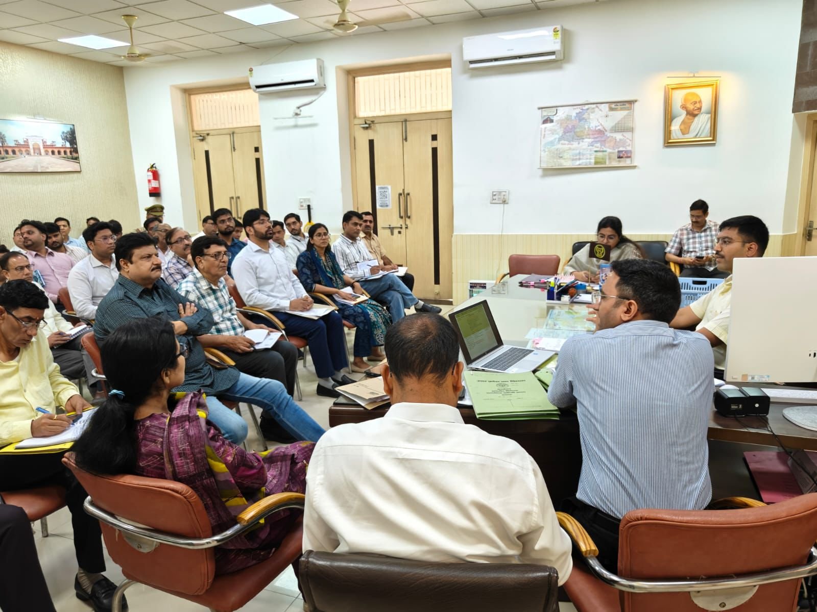 District Environmental Committee meeting in Agra discussing tree plantation on private land, green cover issues, pollution control, and Uttari Bypass traffic diversion plan
