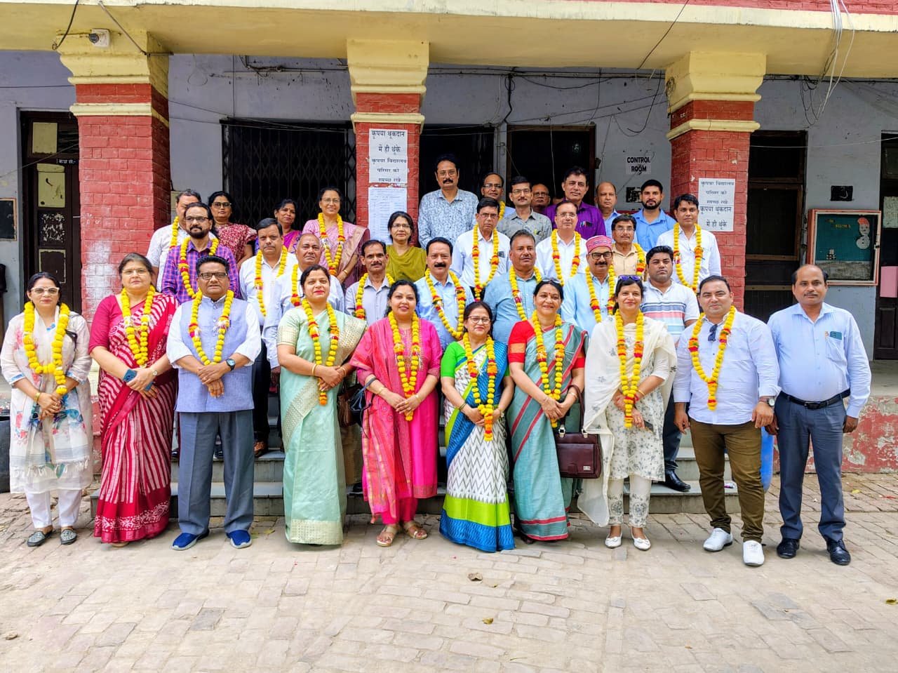 Newly elected office bearers of Uttar Pradesh Principals Council welcomed at Queen Victoria Girls Inter College in Agra