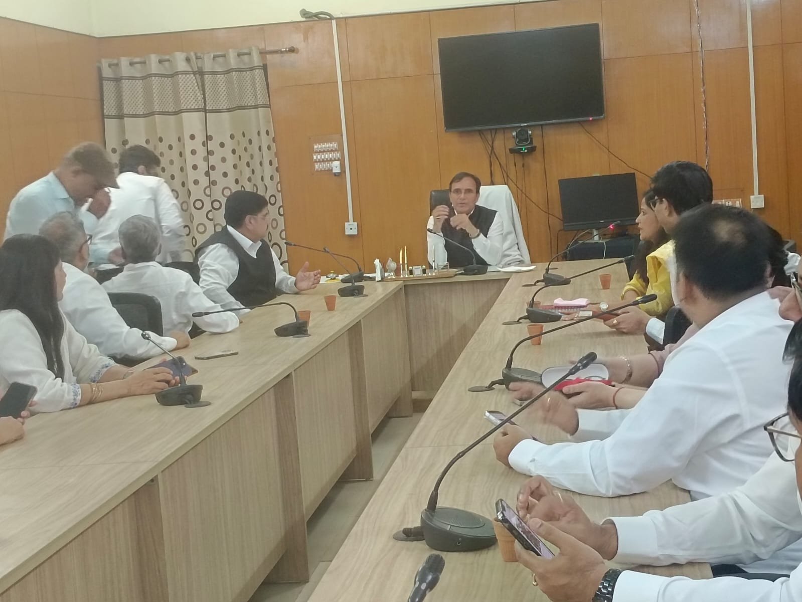 Judges lawyers and officials participating in self enumeration campaign for Census 2027 at Bar Association Hall Agra