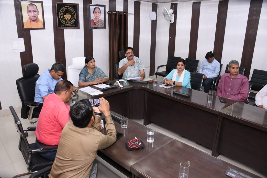 Vice Chancellor Prof. Ashu Rani addressing a press conference regarding DBRAU Agra admission process 2026 through Samarth Portal