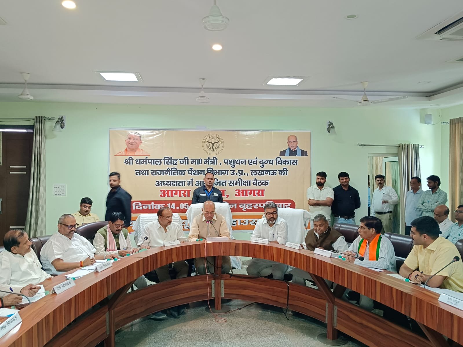 Minister Dharmapal Singh chairing livestock and cattle protection review meeting at New Circuit House Agra