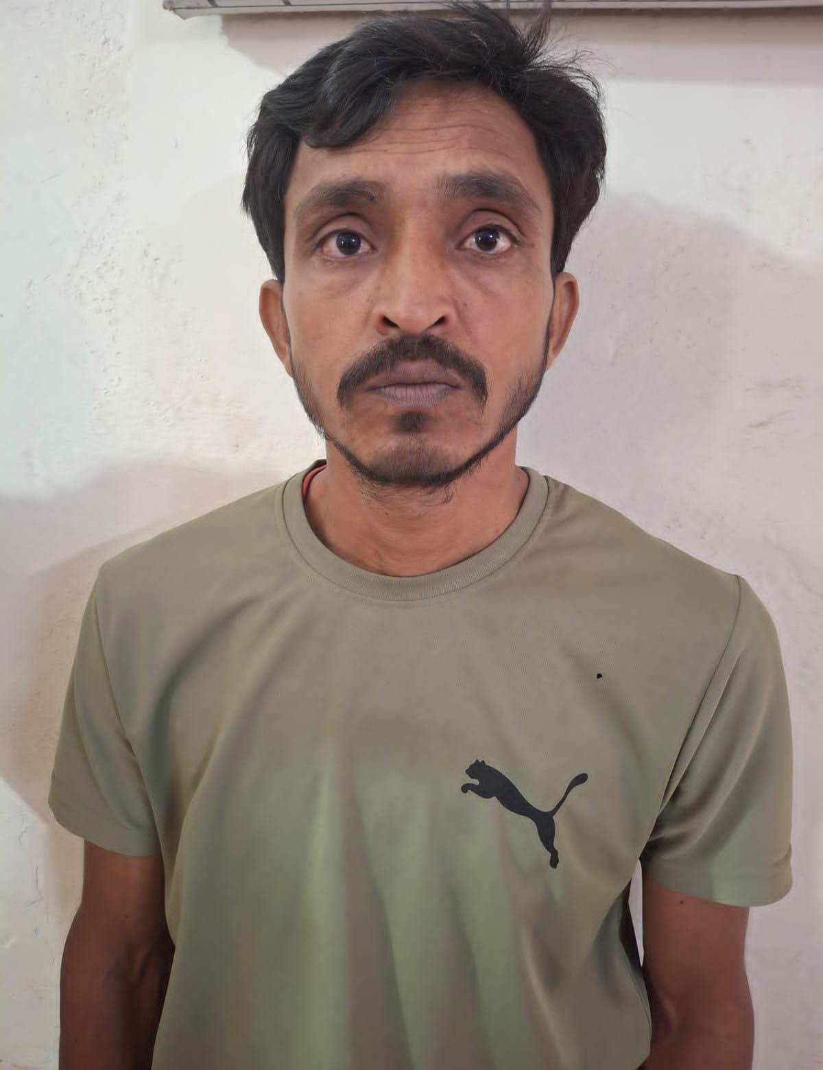 Police team with arrested temple theft accused and recovered illegal pistol in Bamaroli Katara Agra