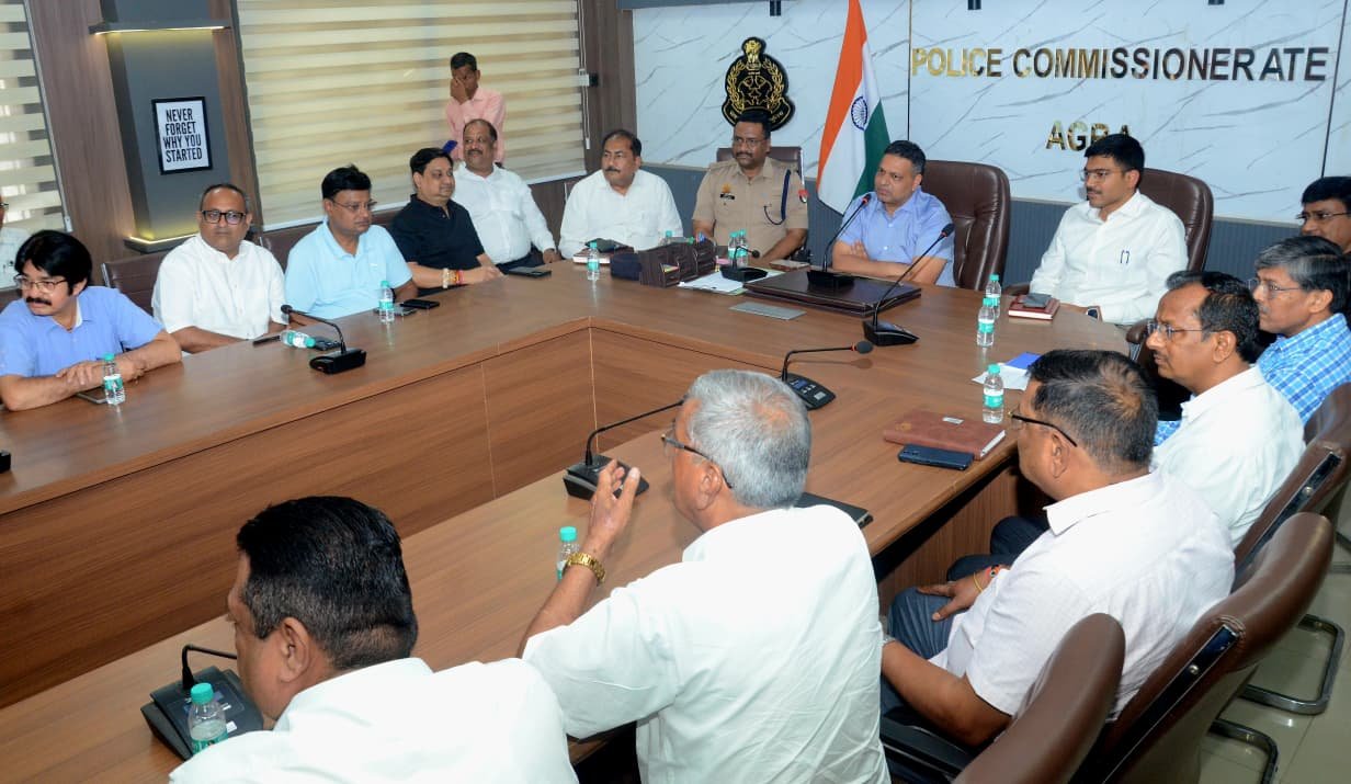 Police Commissioner Deepak Kumar and District Magistrate Manish Bansal during meeting with jewellers and traders in Agra
