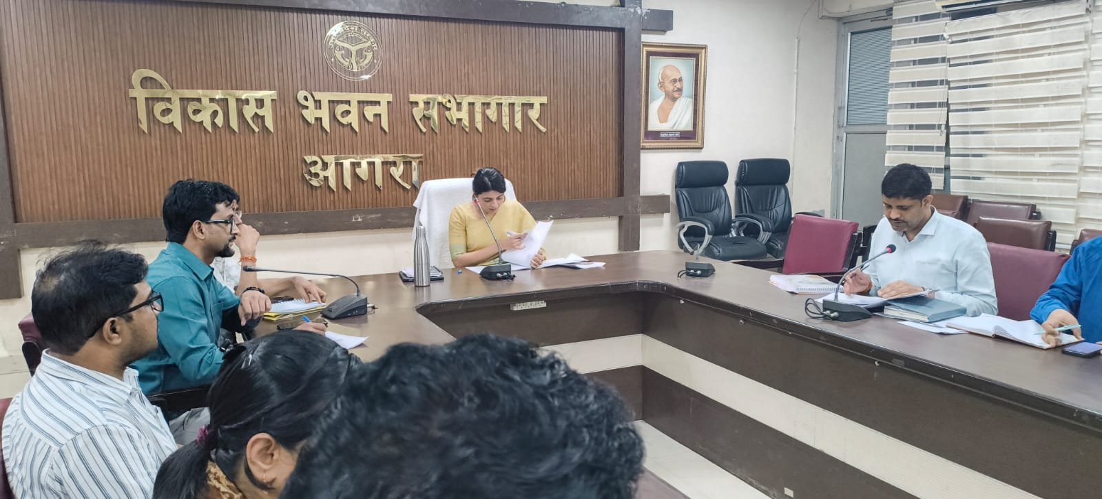 CDO Pratibha Singh chairing CM Dashboard and CMIS review meeting at Vikas Bhawan in Agra