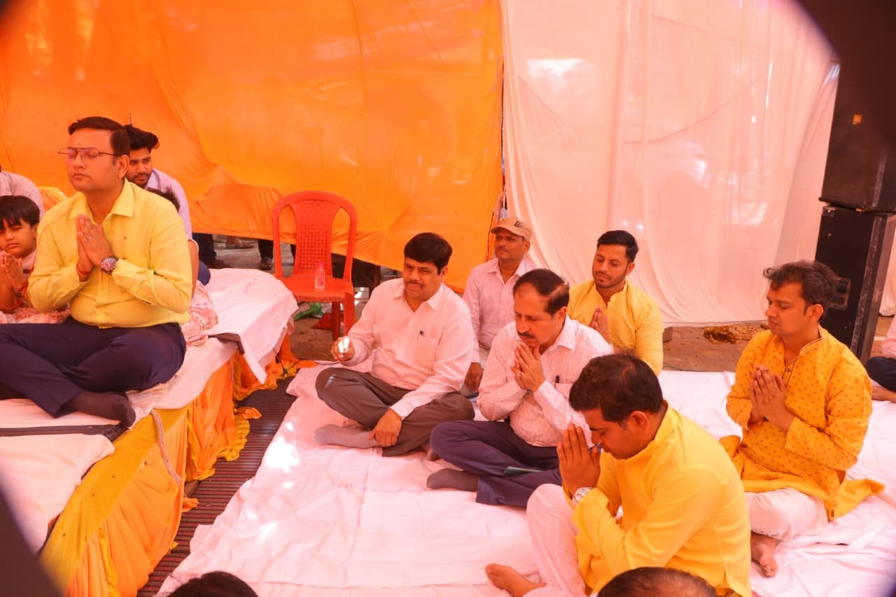 Officials and employees of Agra Division participating in Sunderkand Path and grand Bhandara organized by the Commercial Department