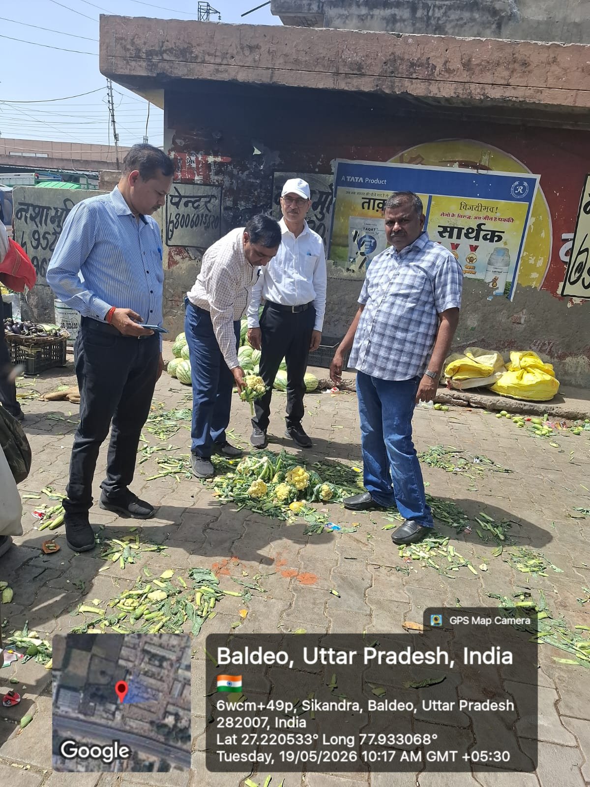 Food Safety Department officials inspecting Sikandra fruit and vegetable market in Agra and destroying 200 kg of rotten fruits and vegetables.