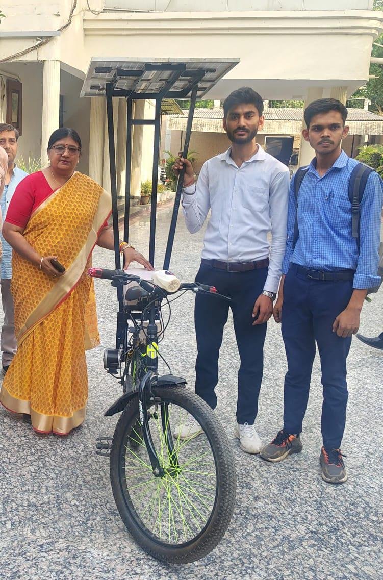 DBRAU engineering students presenting a solar powered e-bike developed for sustainable transportation and environmental protection in Agra