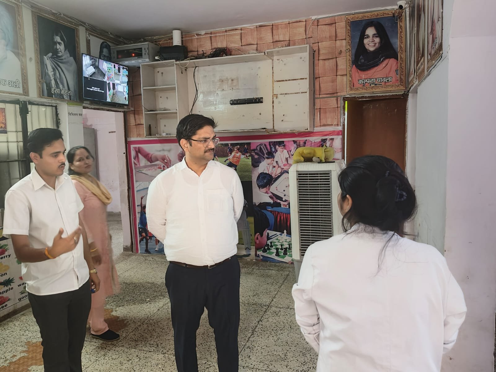 Officials reviewing health and residential facilities for special needs children in Agra