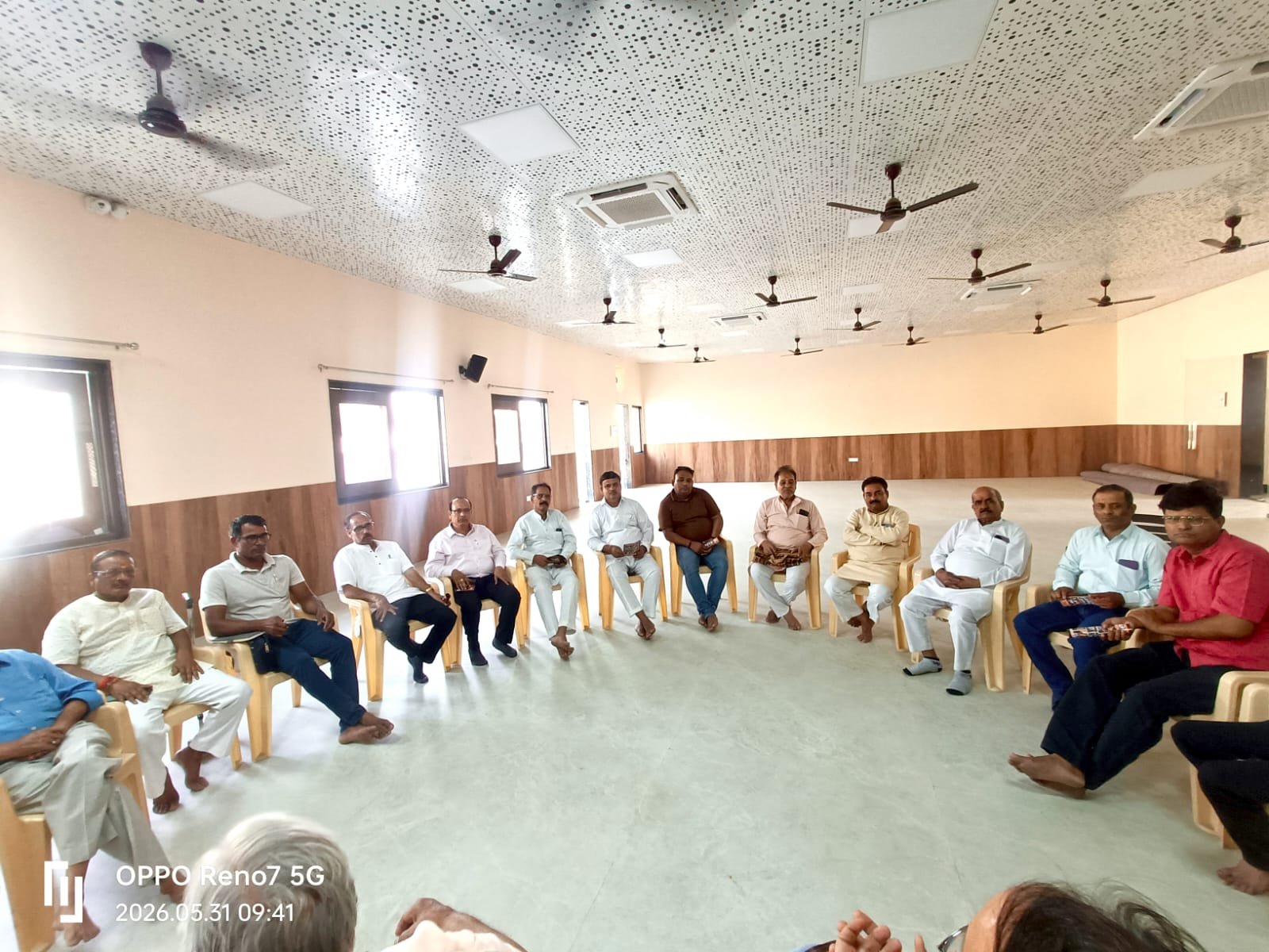 Sanskar Bharati Agra executive meeting discussing honour ceremony for 101 artists and proposal to rename Sikandra Metro Station