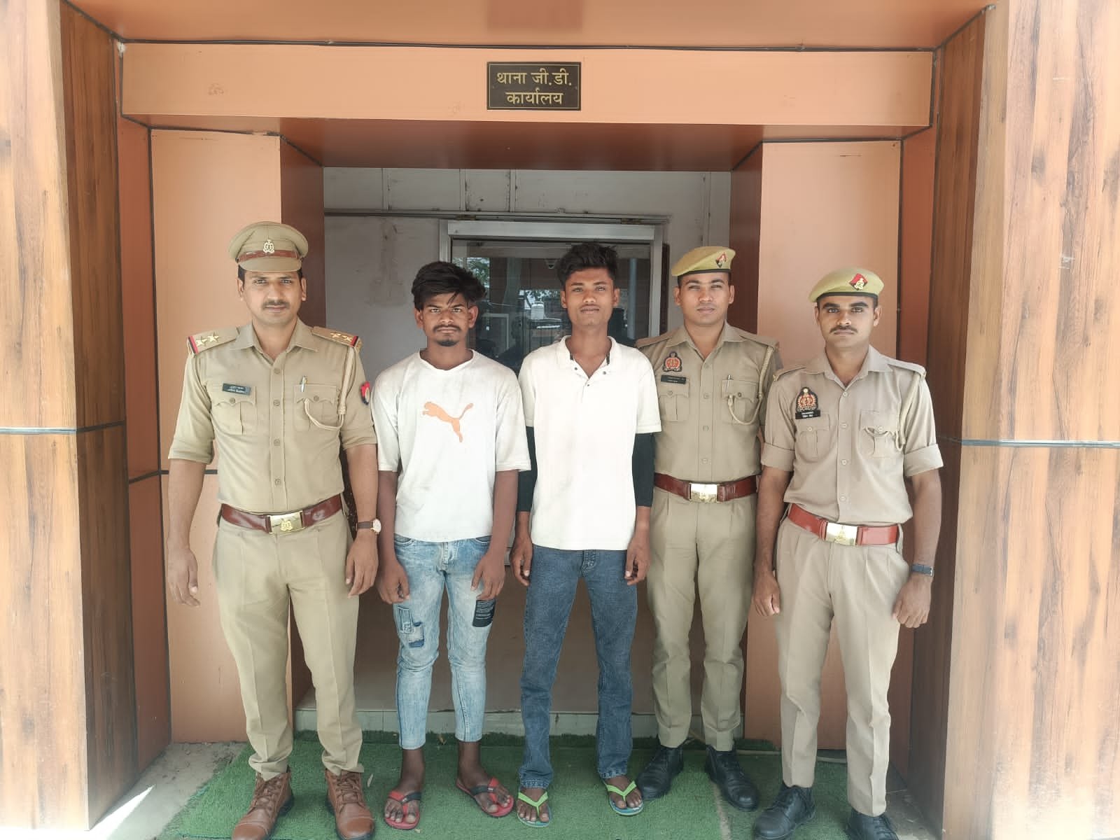 Doki Police standing with two accused arrested in a daylight robbery case in Fatehabad