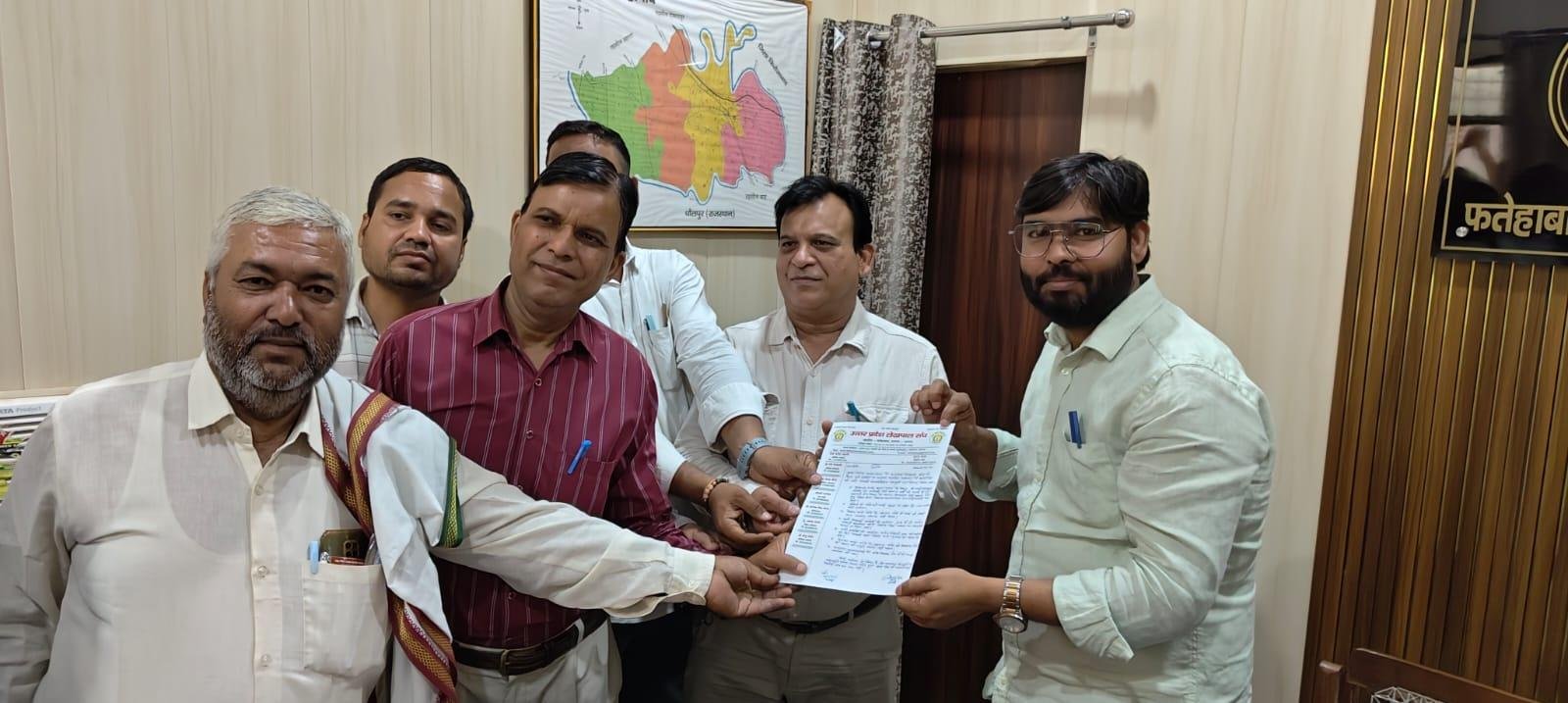 Uttar Pradesh Lekhpal Sangh members submitting a memorandum to Tehsildar at Fatehabad Tehsil