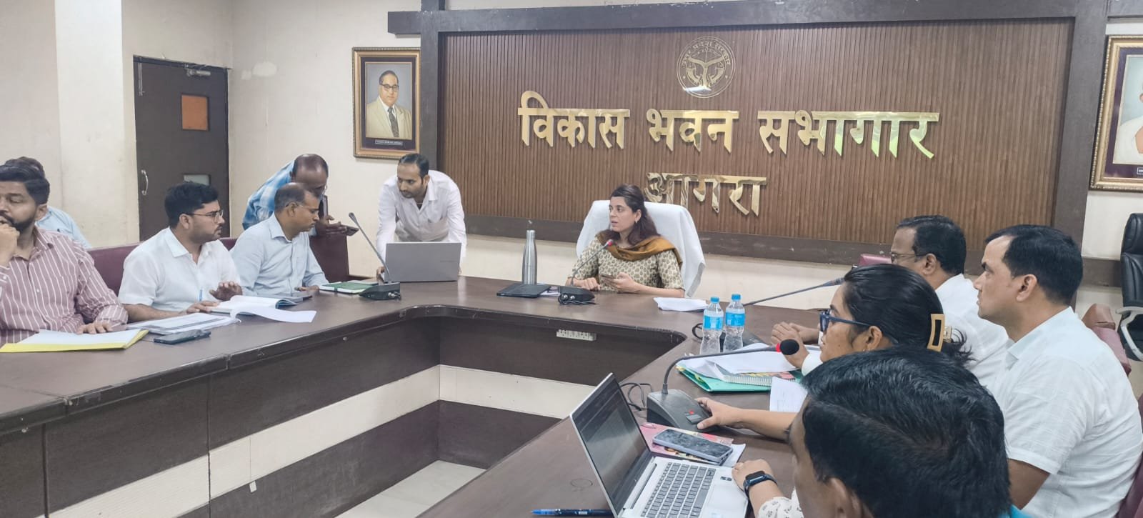 Chief Development Officer chairing an education review meeting during the District Task Force session in Agra.