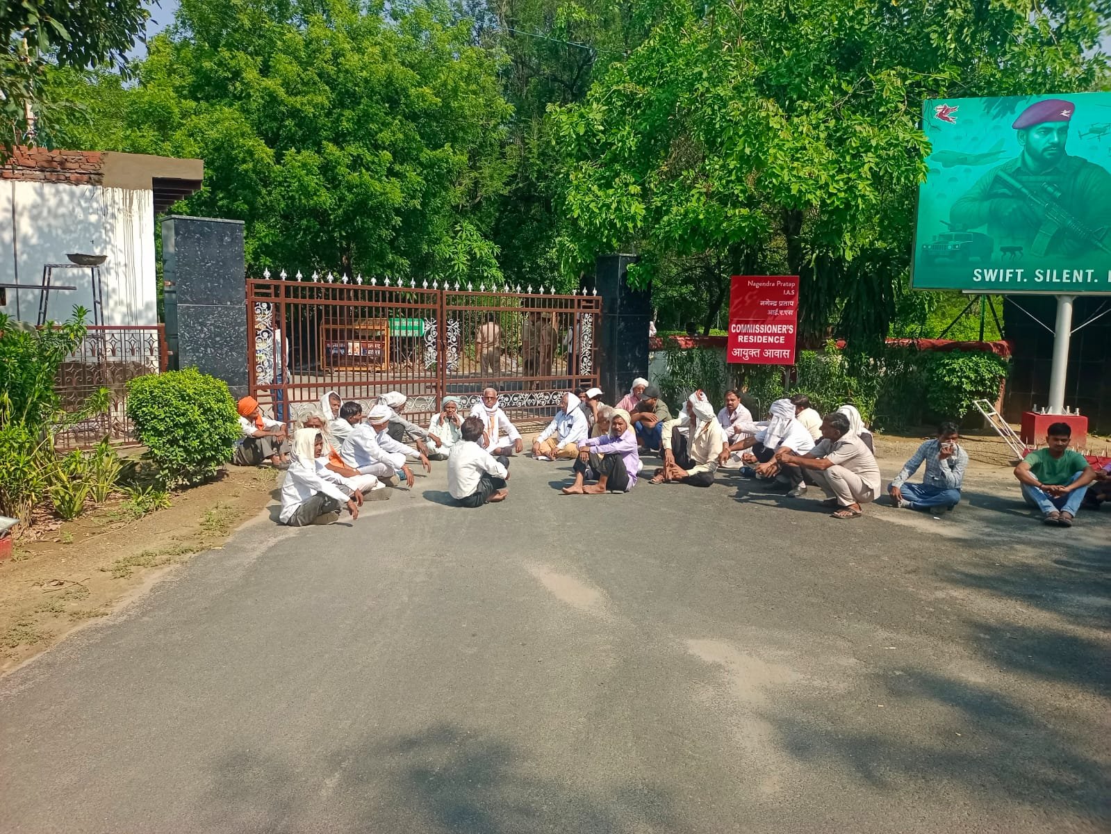 Farmers staging a protest outside the Commissioner’s residence in Agra, demanding land return or compensation at current market rates for acquired land.