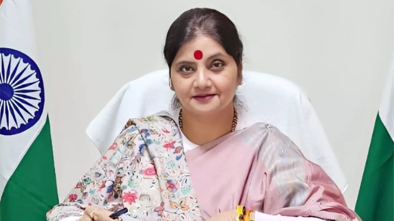 Babita Singh Chauhan during women public hearing program related to women safety and grievance redressal in Agra