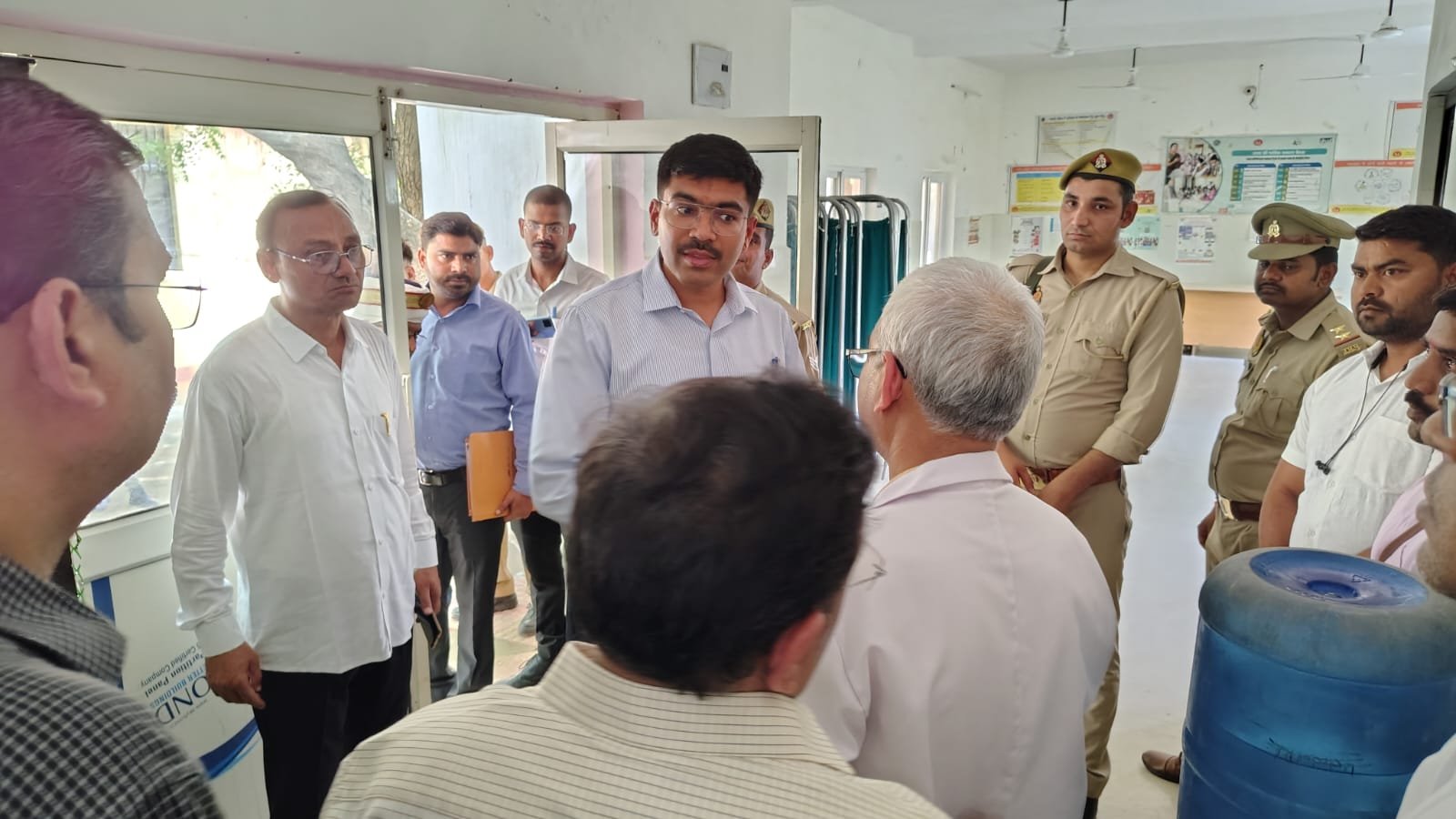 District Magistrate Manish Bansal inspecting Community Health Centre Kheragarh in Agra and reviewing healthcare services, wards, and facilities