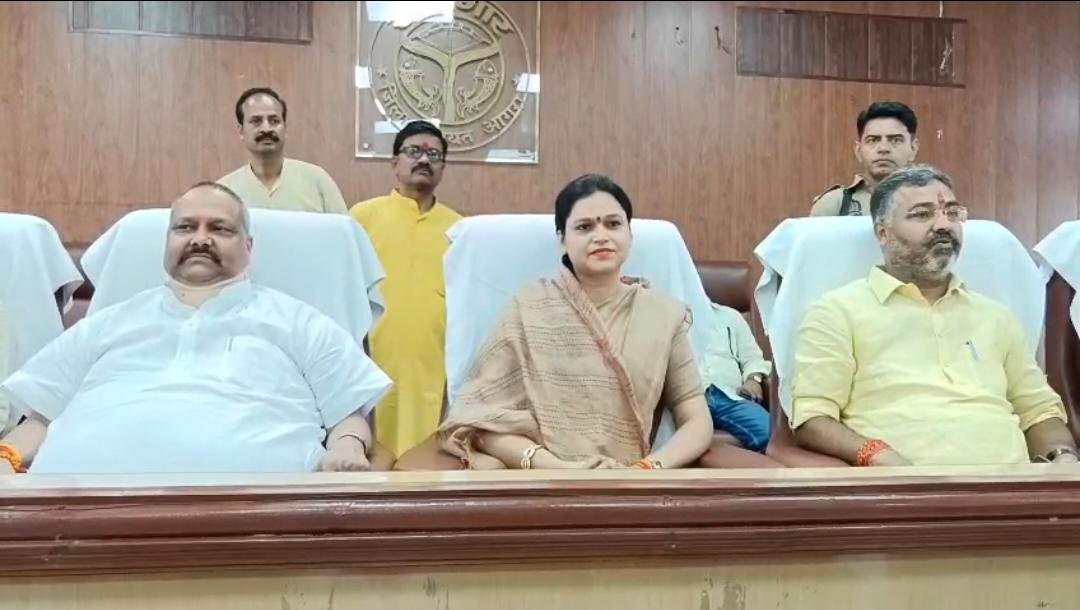Leaders addressing a press conference regarding the unveiling of Maharana Pratap’s grand statue in Shamshabad Agra