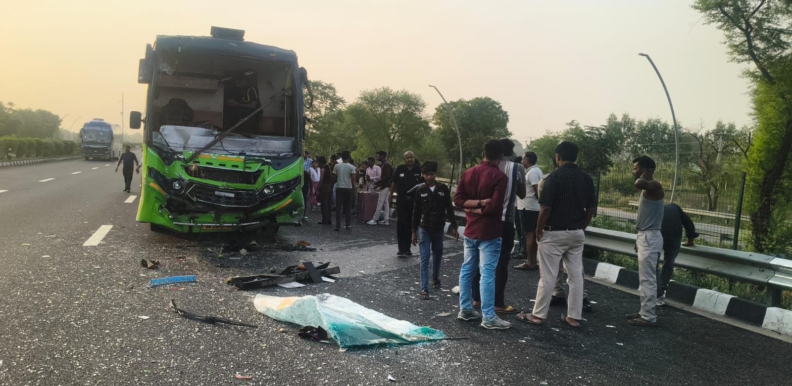 Damaged vehicles after three separate road accidents on the Agra-Lucknow Expressway in Fatehabad, leaving 10 people injured.