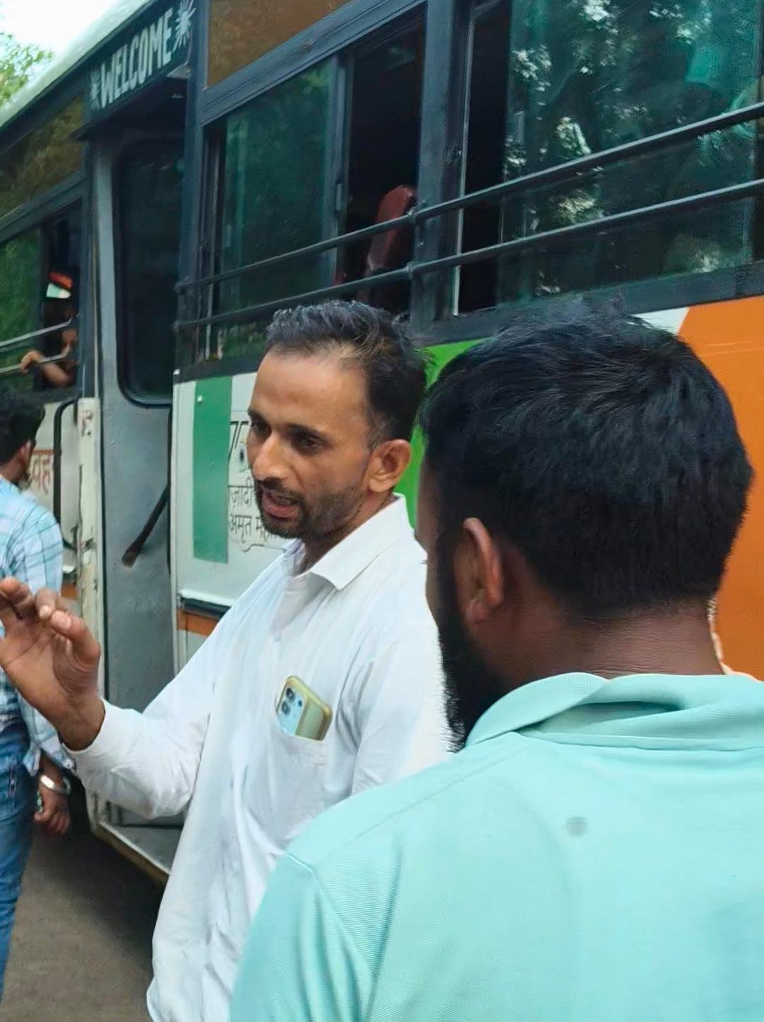 Roadways bus dispute in Fatehabad where passenger was allegedly dropped before bus stand despite orders