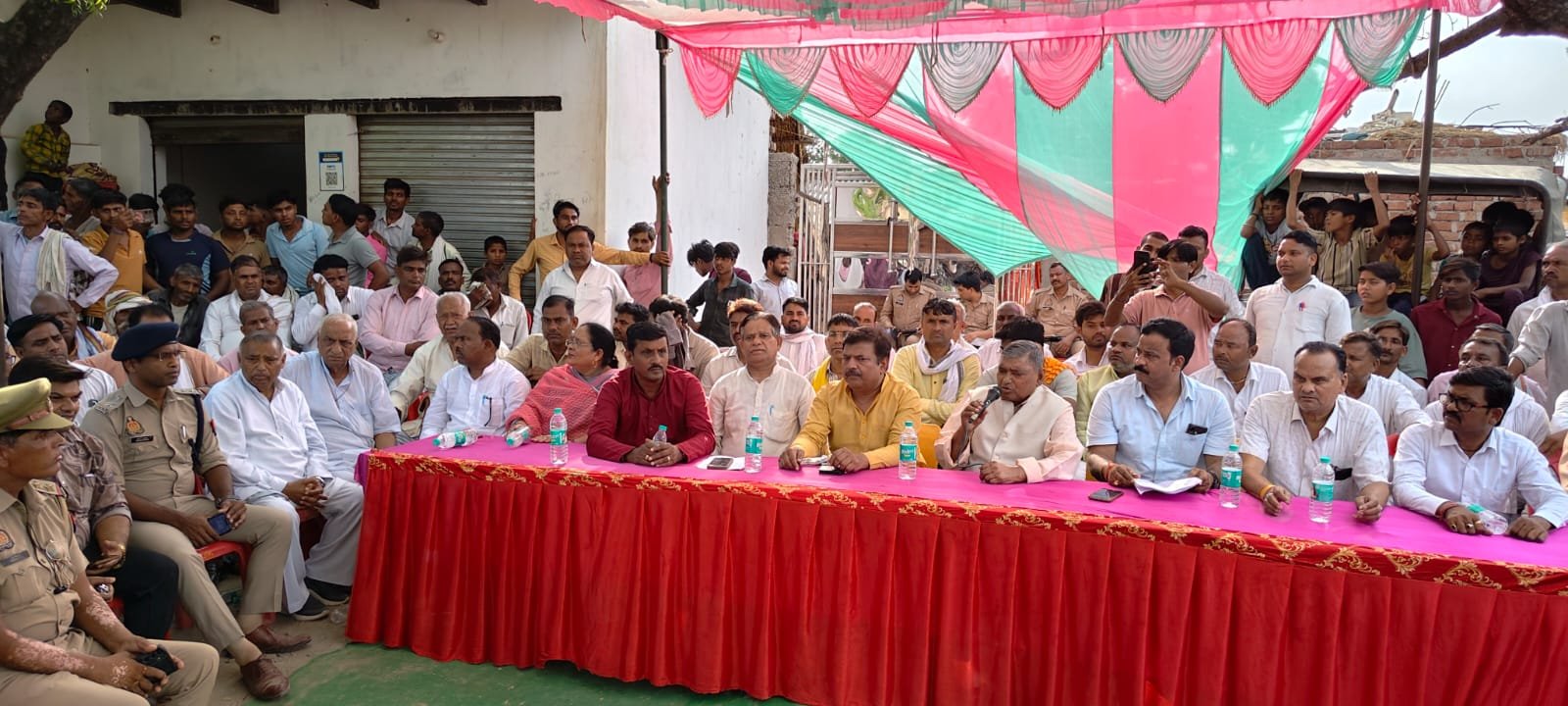 Local MLA addressing a public meeting regarding the Fatehabad stone-pelting case and the review of detained villagers.