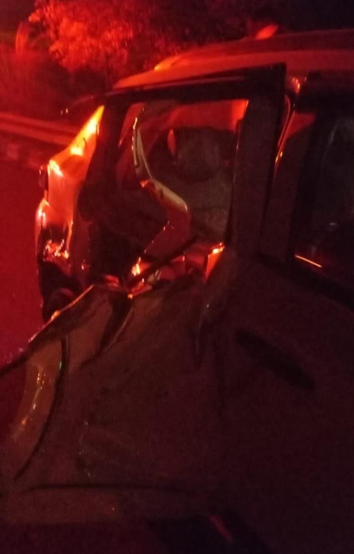 A car parked on the Agra-Lucknow Expressway near Fatehabad was hit from behind by an unidentified speeding truck. All occupants escaped safely despite severe vehicle damage.