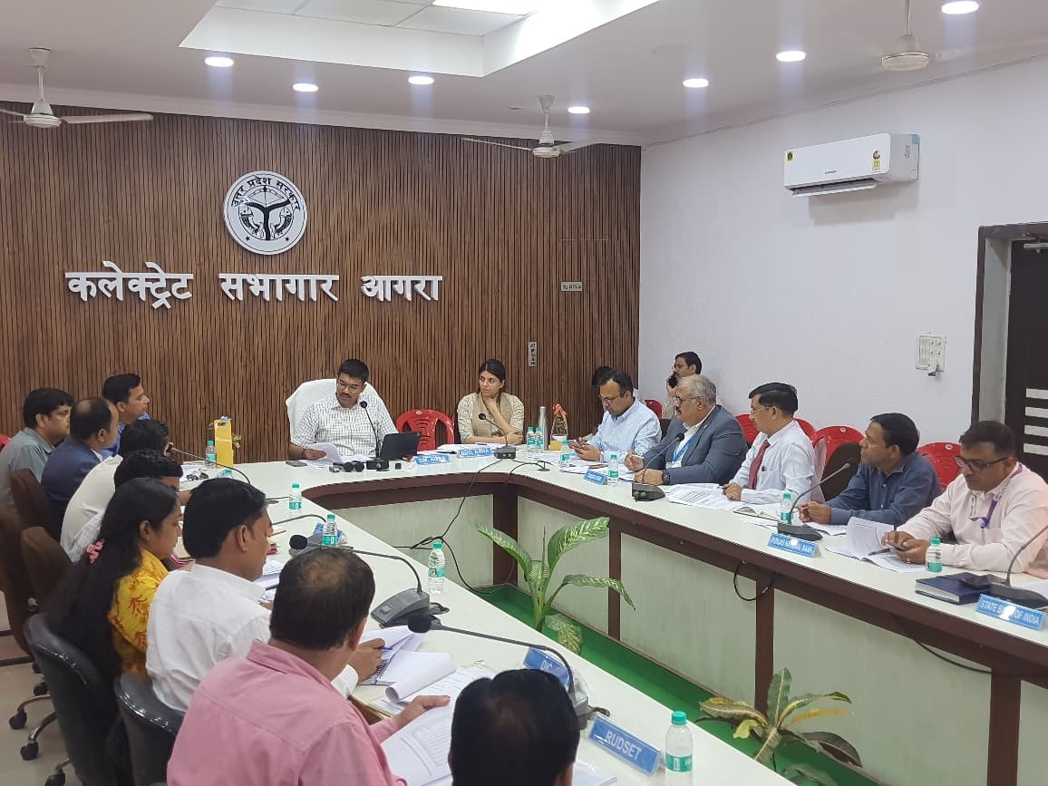 District Magistrate Manish Bansal chairs the DCC/DLRC quarterly review meeting in Agra to review banking performance, financial inclusion, loan schemes, and cyber fraud awareness.