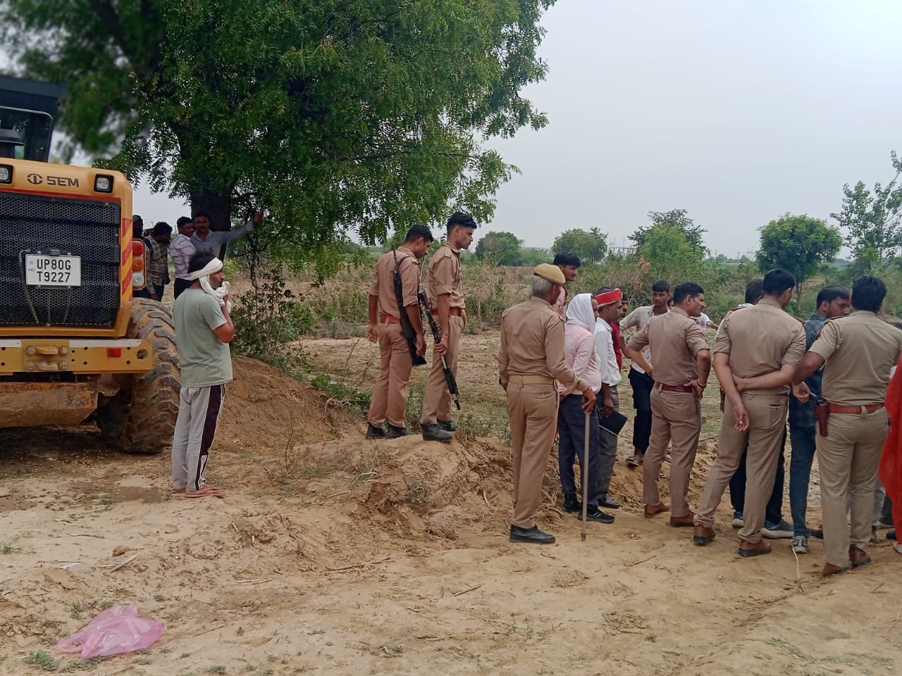 SDM Sadar Sachin Rajput, accompanied by police personnel, Naib Tehsildar, and the revenue protection team, reaches the site to take possession of government land in Agra.